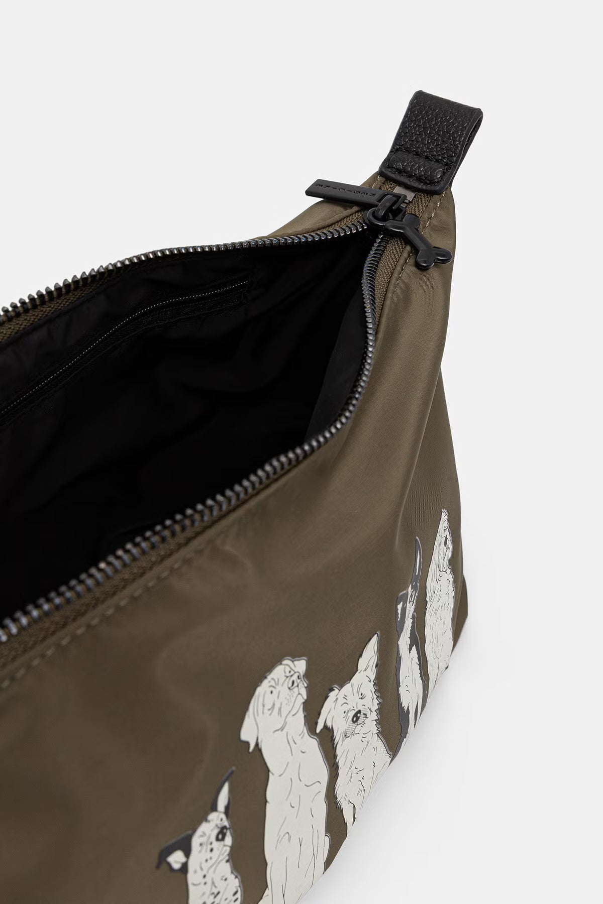 Etui met dierenmotief uit de Adela Madej x Medicine collectie