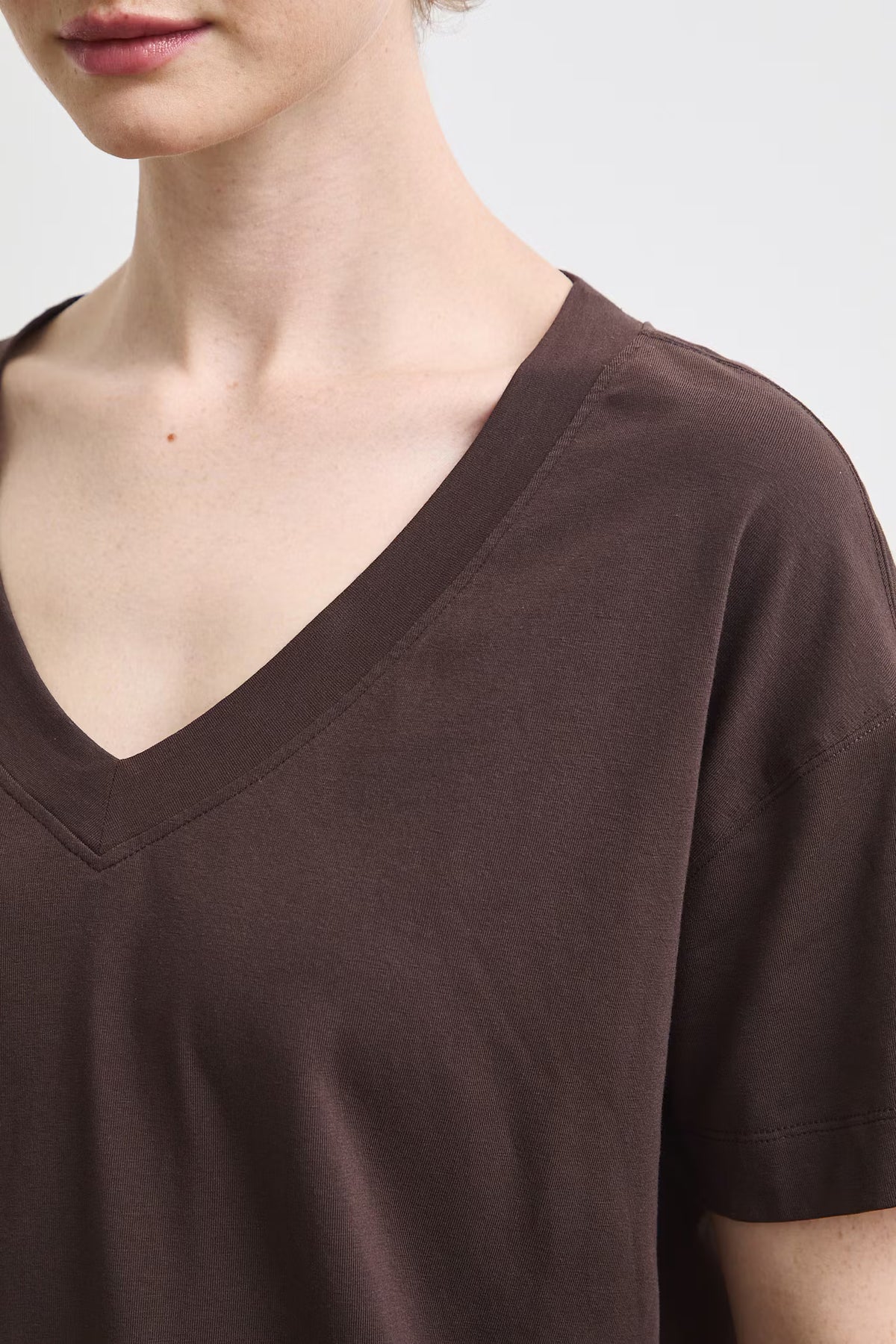 Dames T-shirt met bloemenprint op de achterkant