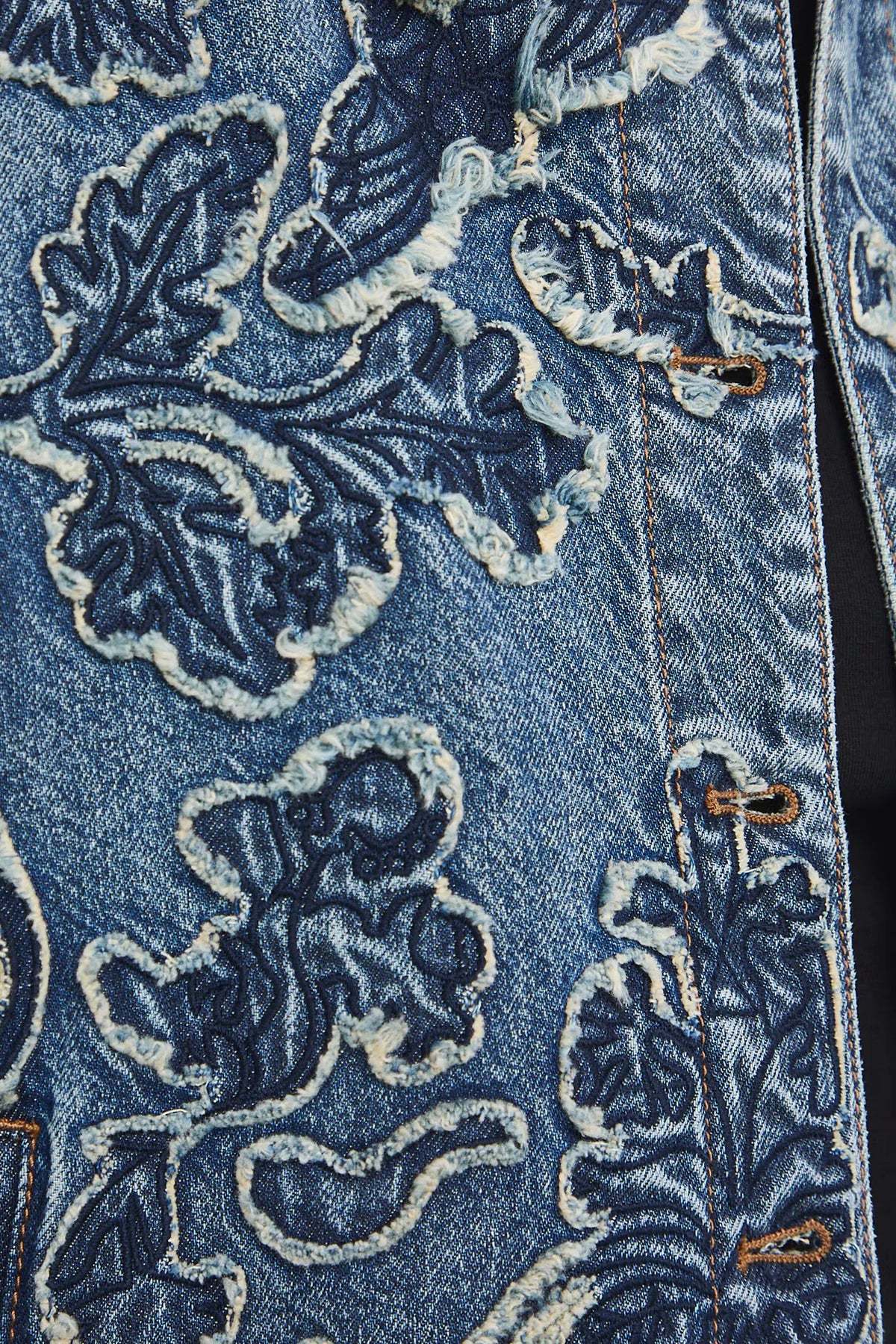 Dames spijkerjas met bloemenborduursels en oversized pasvorm