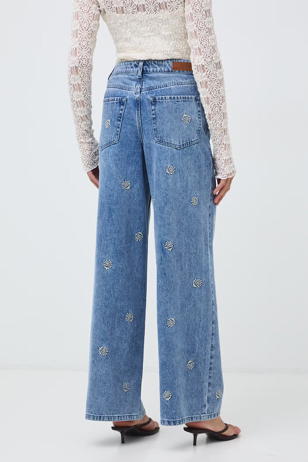 Dames wide leg jeans met geborduurde bloemen