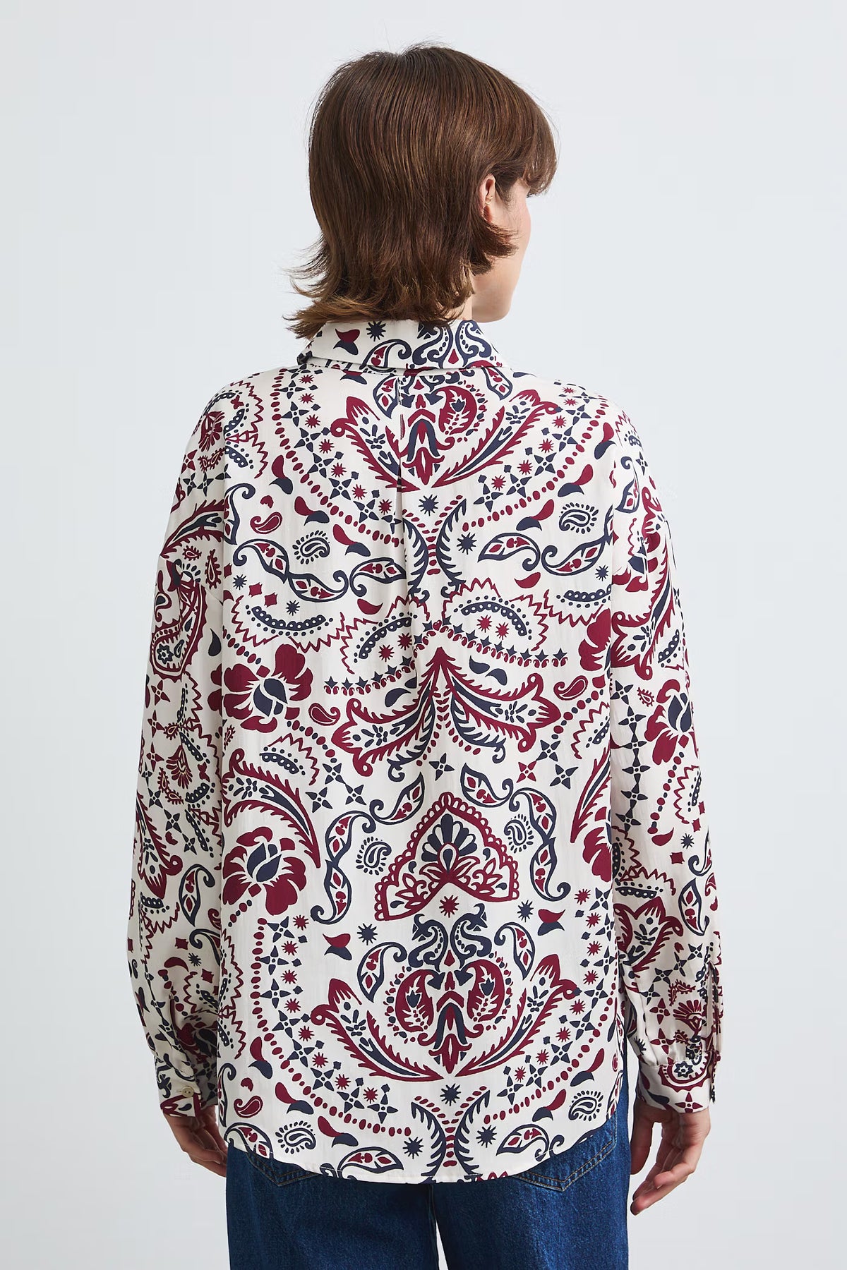 Dames oversized blouse met paisleyprint