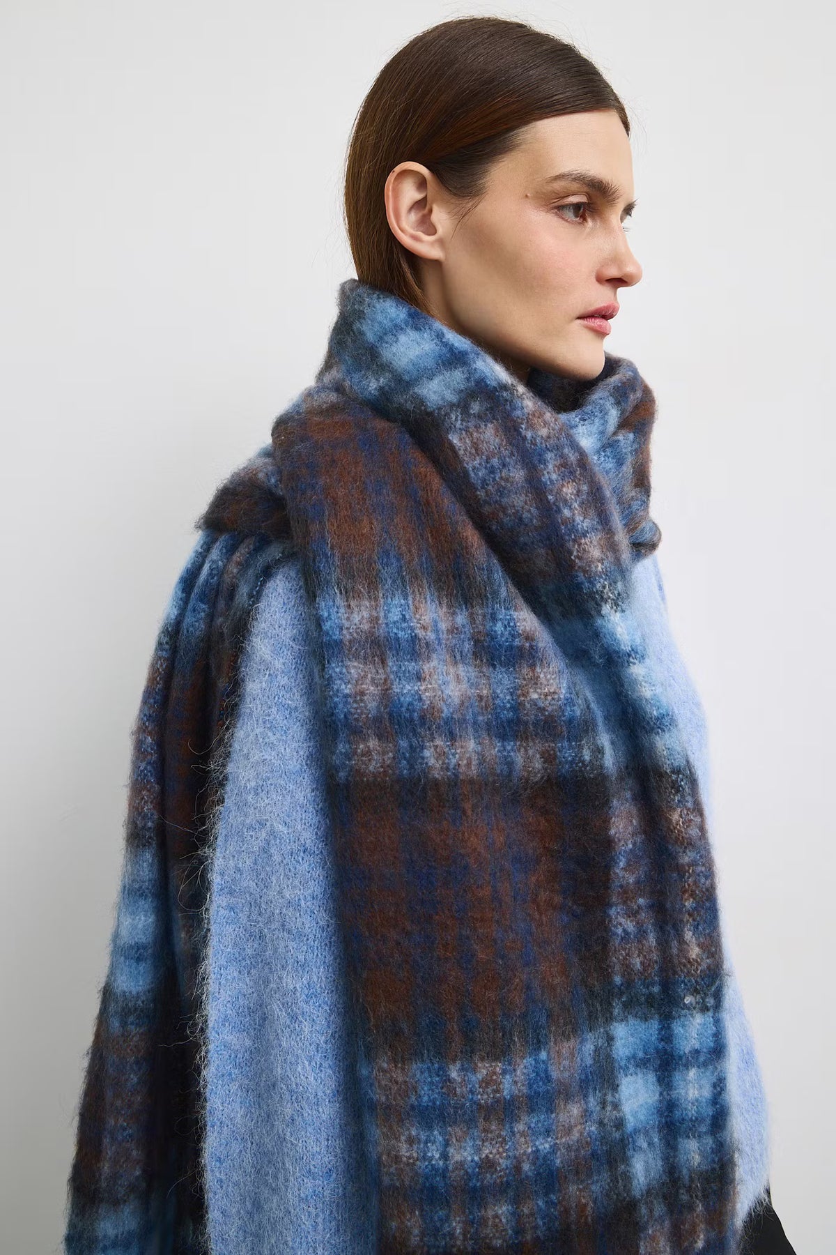 Dames sjaal met groot ruitpatroon in blauw, bruin en zwart