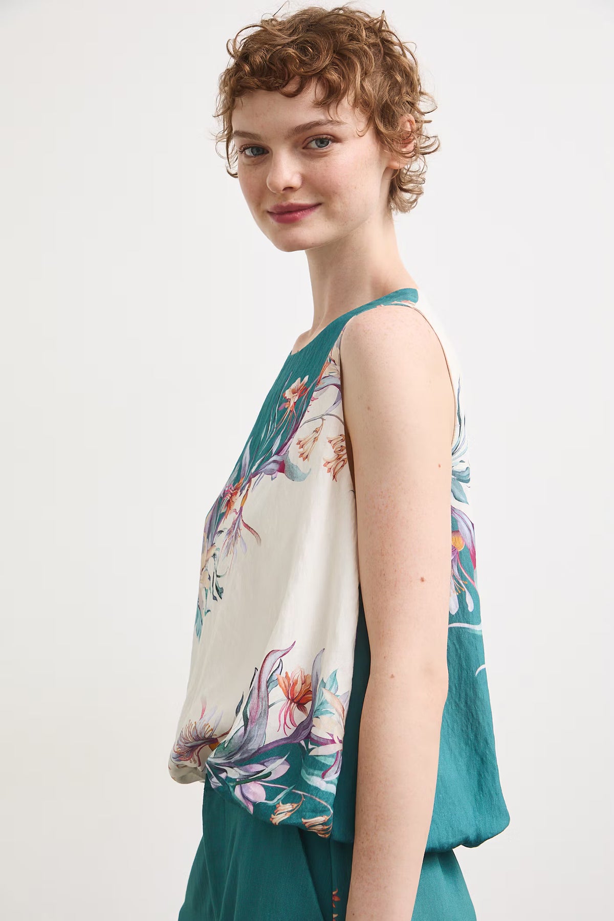 Dames mouwloze blouse met bloemenprint
