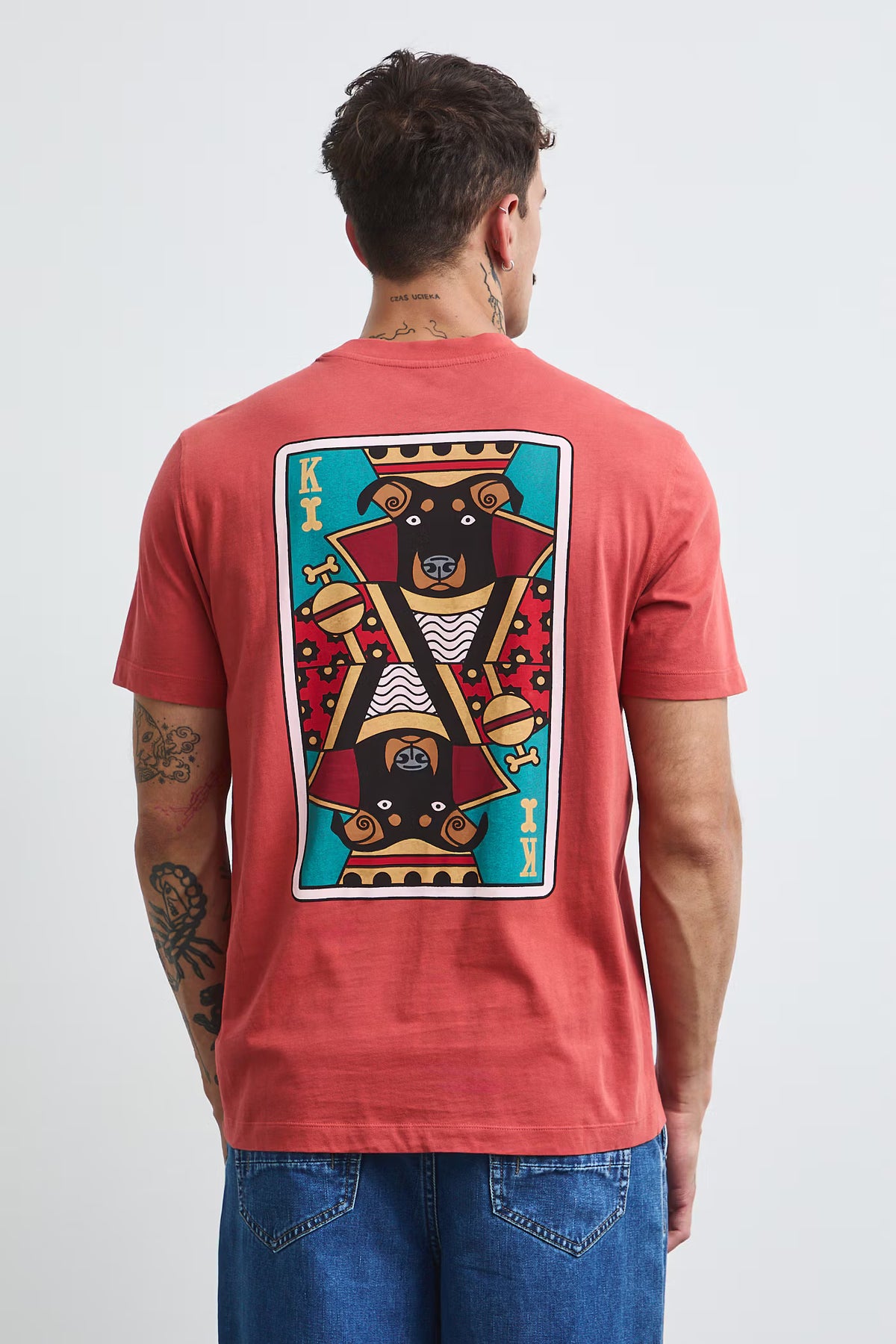 Heren T-shirt met speelkaart hondenprint Adela Madej x Medicine collectie