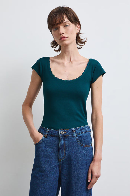 Dames aansluitend T-shirt met kanten halslijn