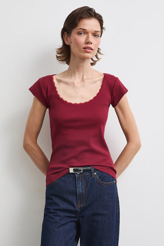 Dames aansluitend T-shirt met kanten halslijn