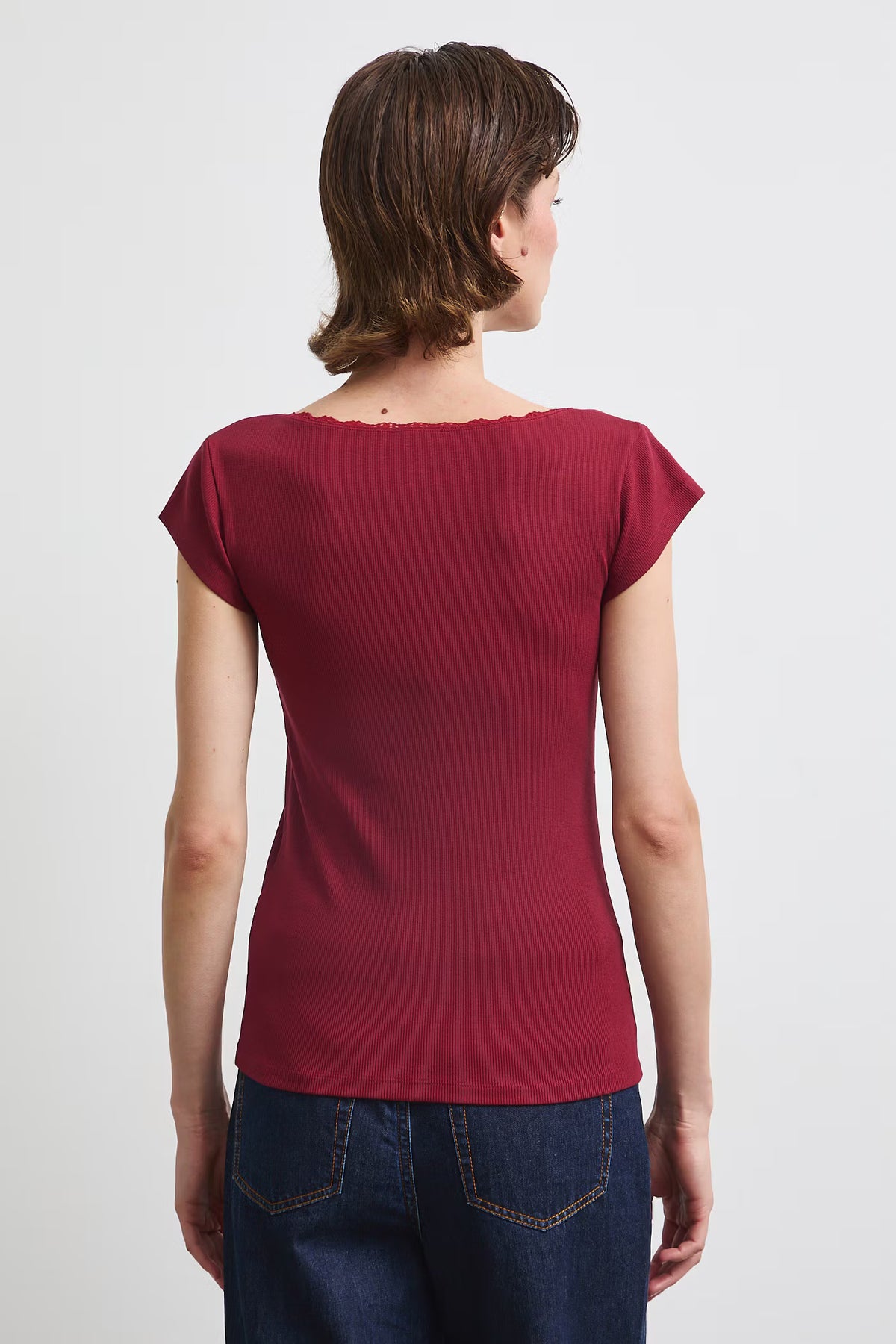 Dames aansluitend T-shirt met kanten halslijn