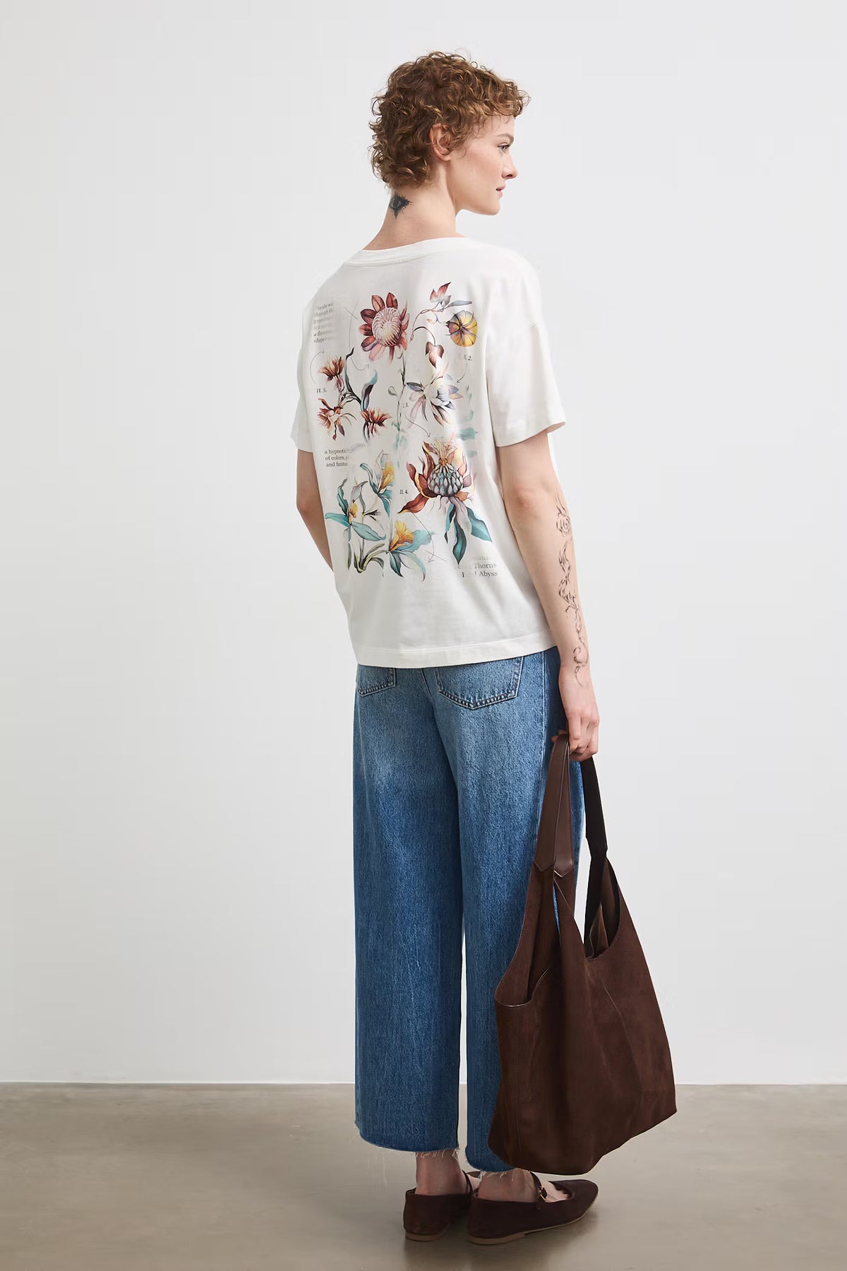 Dames T-shirt met bloemenprint op de achterkant