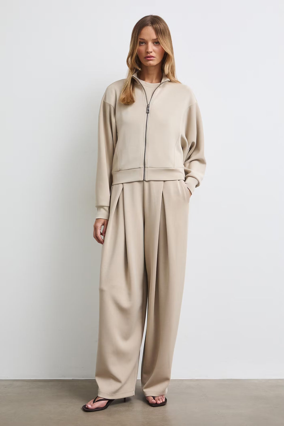 Damesvest met ritssluiting van zachte, gladde modalstof