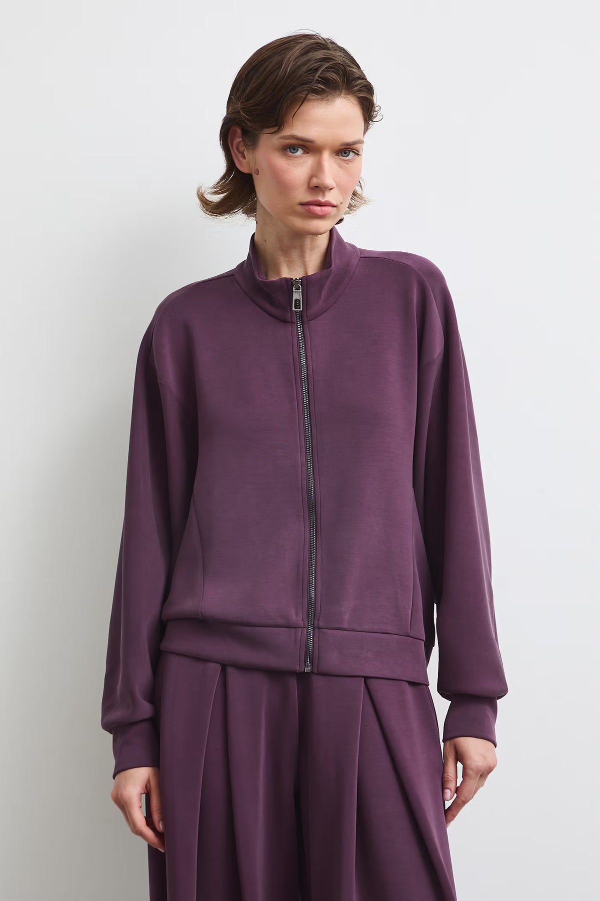 Damesvest met ritssluiting van zachte, gladde modalstof