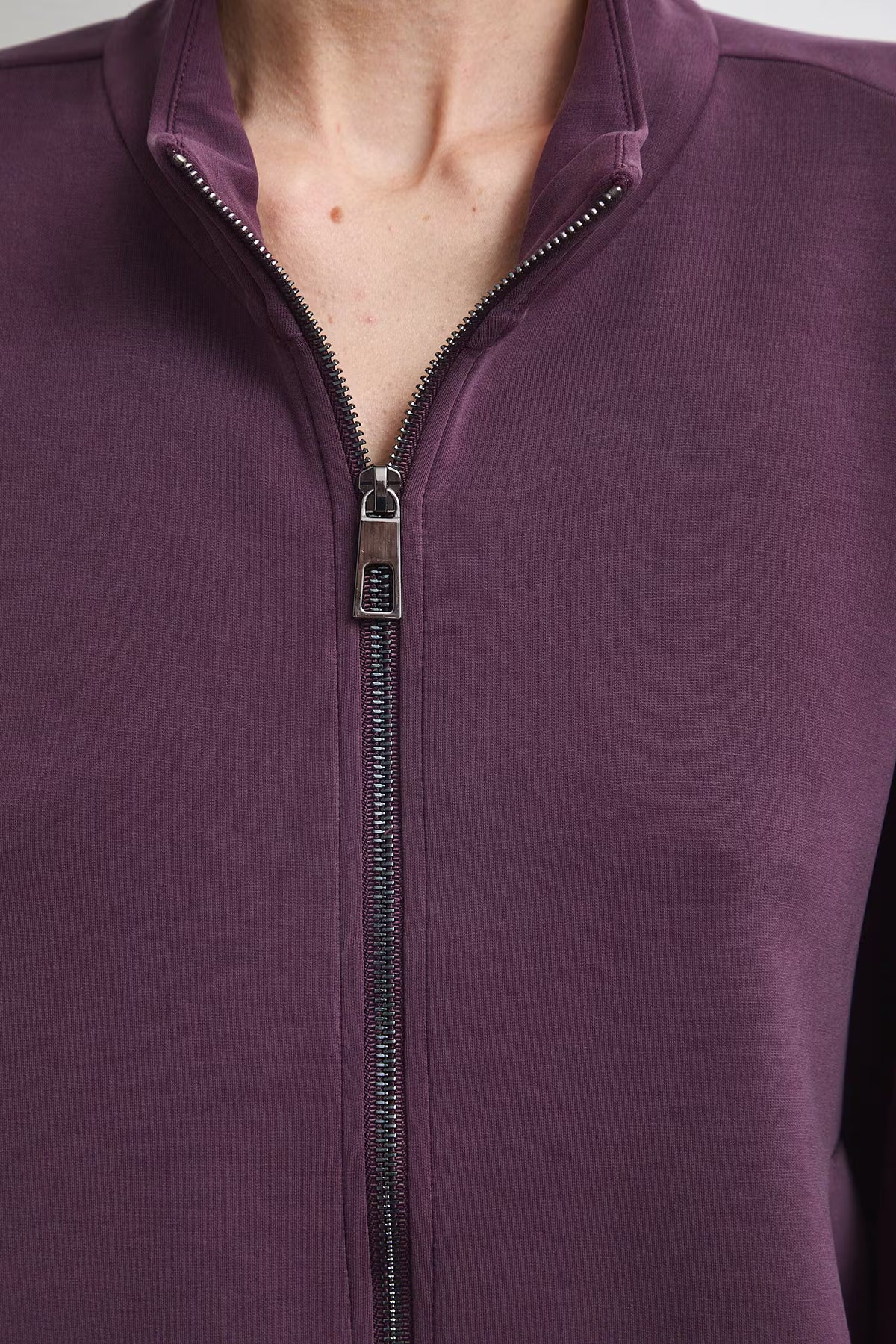 Damesvest met ritssluiting van zachte, gladde modalstof