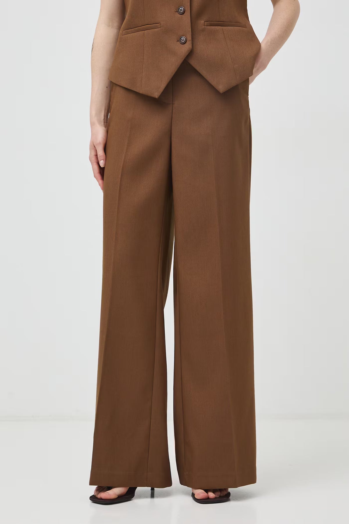 Damespantalon met wijde pijpen en hoge taille – camel bruin