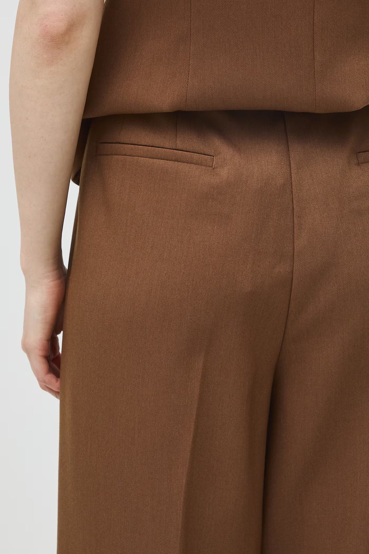 Damespantalon met wijde pijpen en hoge taille – camel bruin