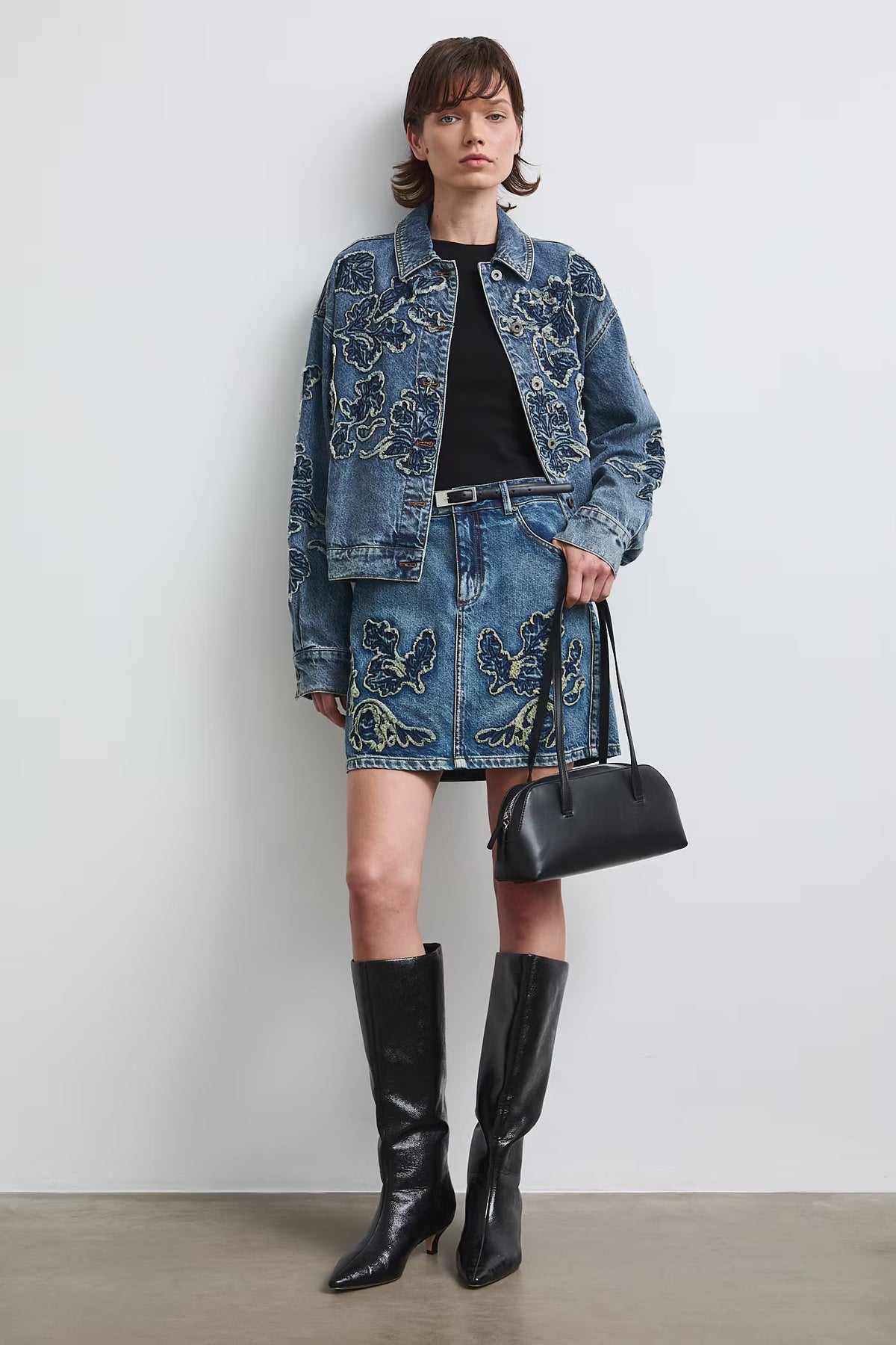 Dames spijkerjas met bloemenborduursels en oversized pasvorm