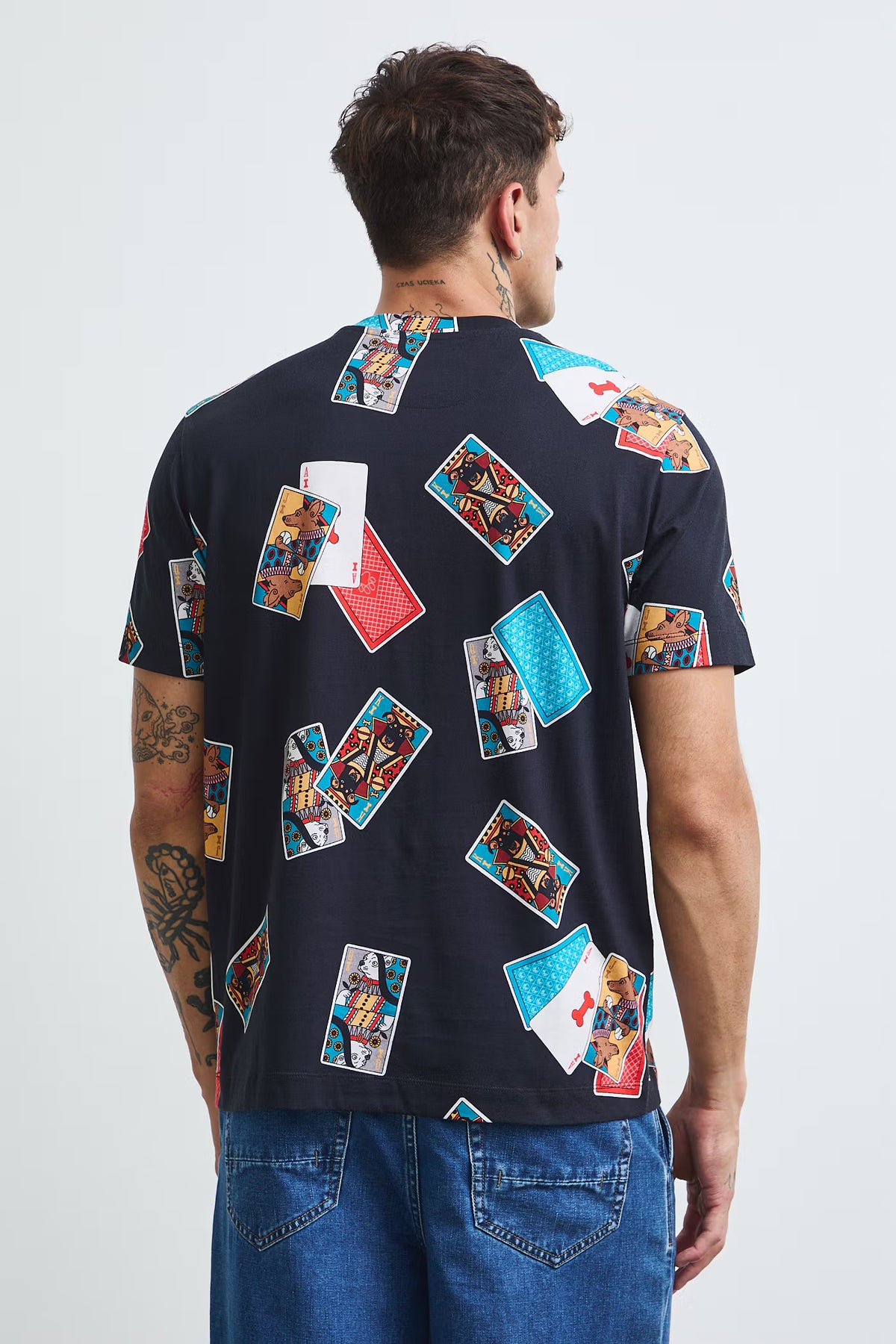 Heren T-shirt met kleurrijke speelkaartenprint en hondenmotief