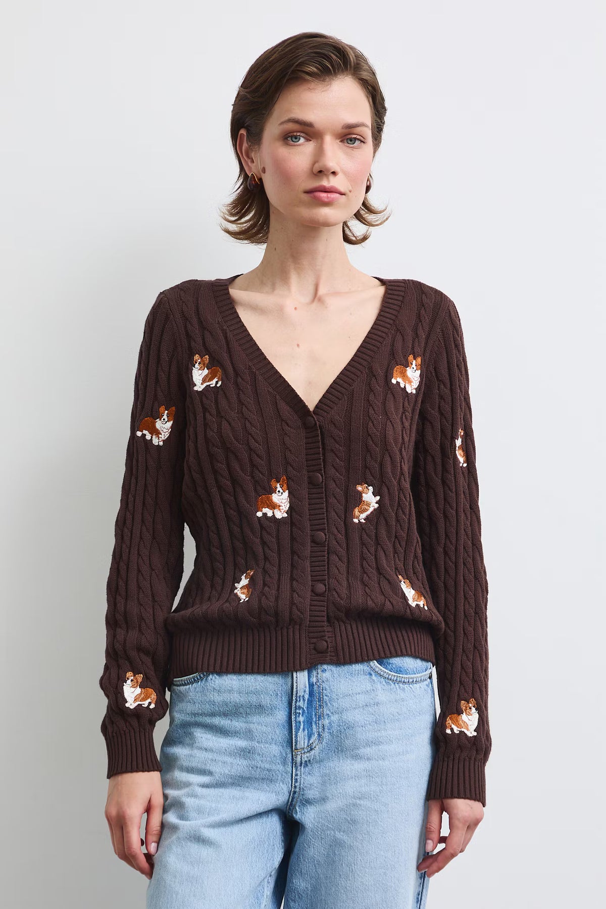 Damesvest met kabelpatroon, V-hals en geborduurde corgi's