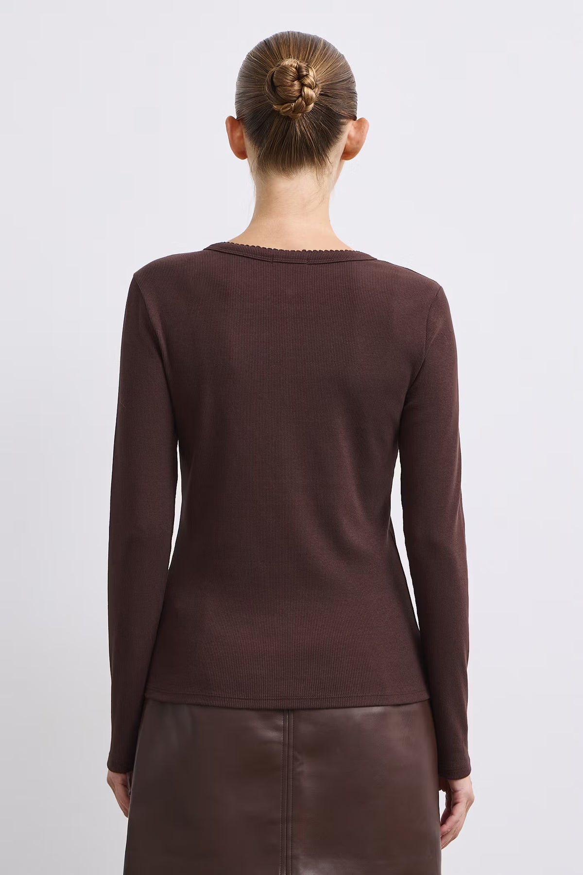Dames longsleeve van geribde stof – donkerbruin