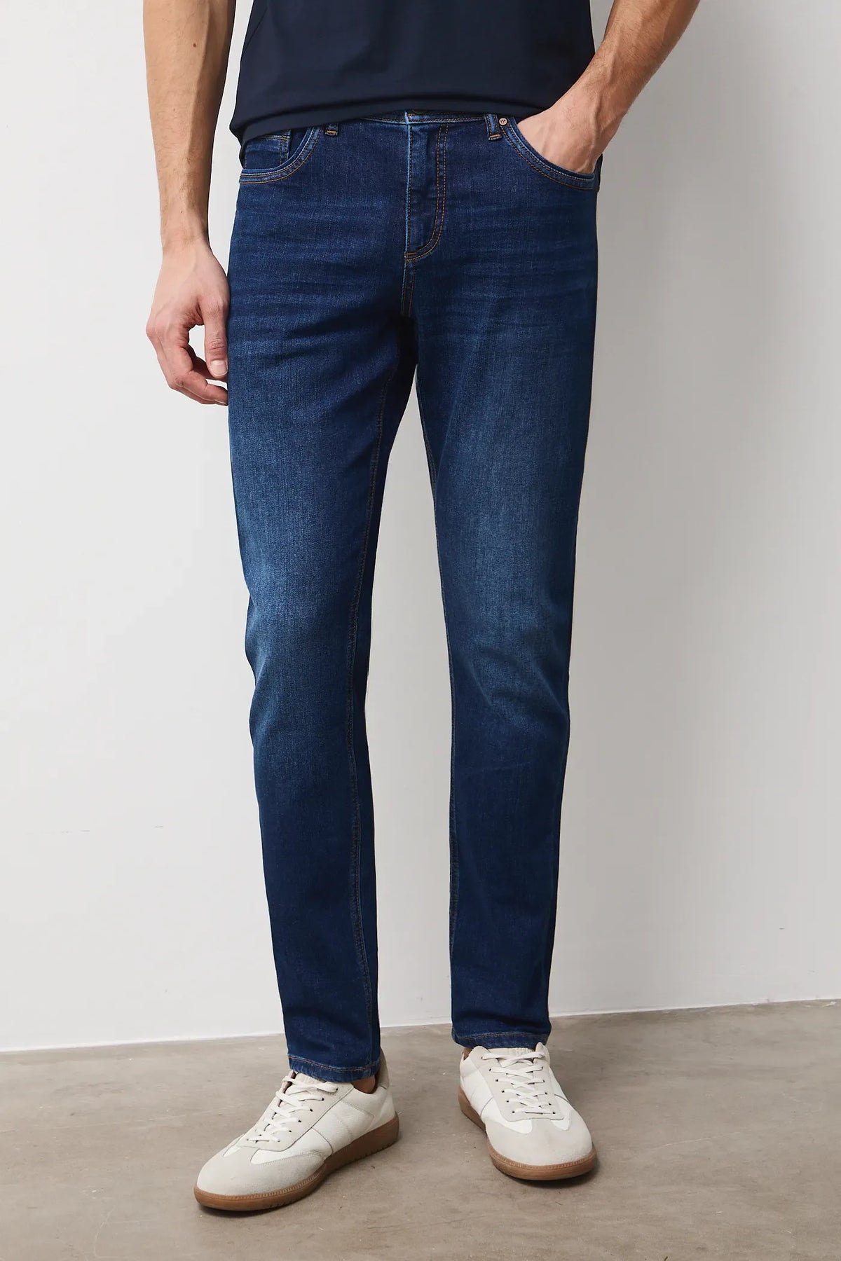 Herenjeans met slim fit pasvorm en een subtiel verwassen effect