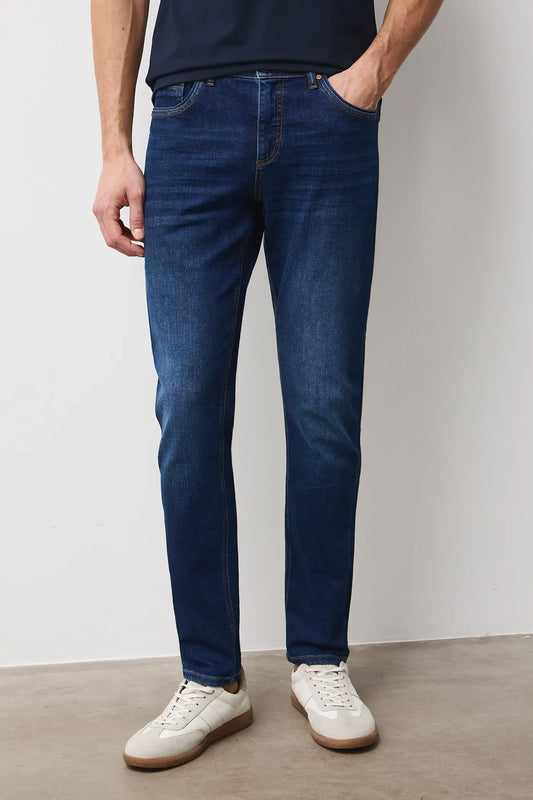Herenjeans met slim fit pasvorm en een subtiel verwassen effect
