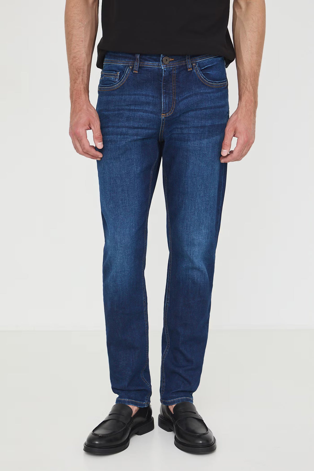 Herenjeans met slim fit pasvorm en een subtiel verwassen effect