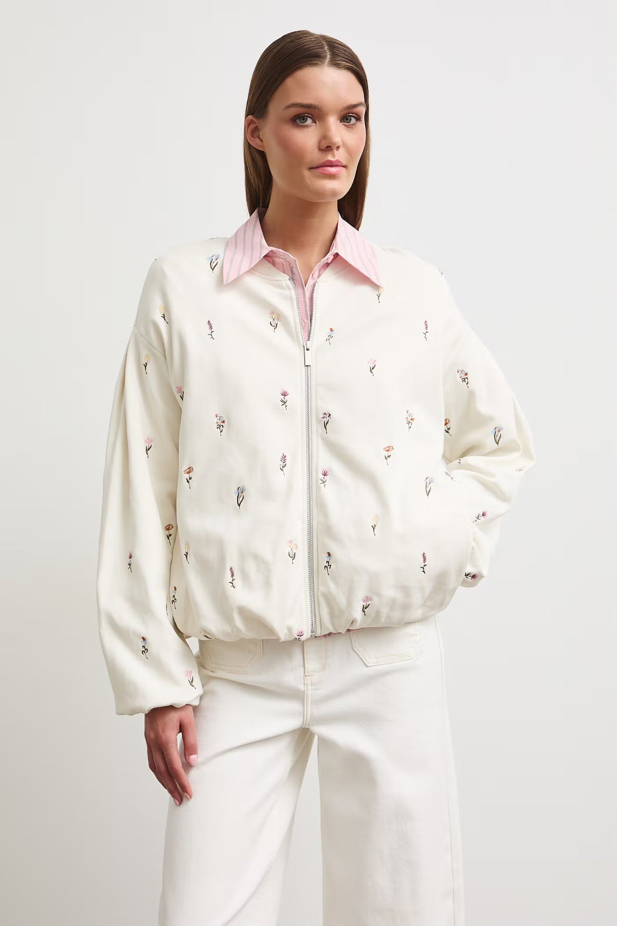 Dames vest met geborduurde bloemen – Ecru