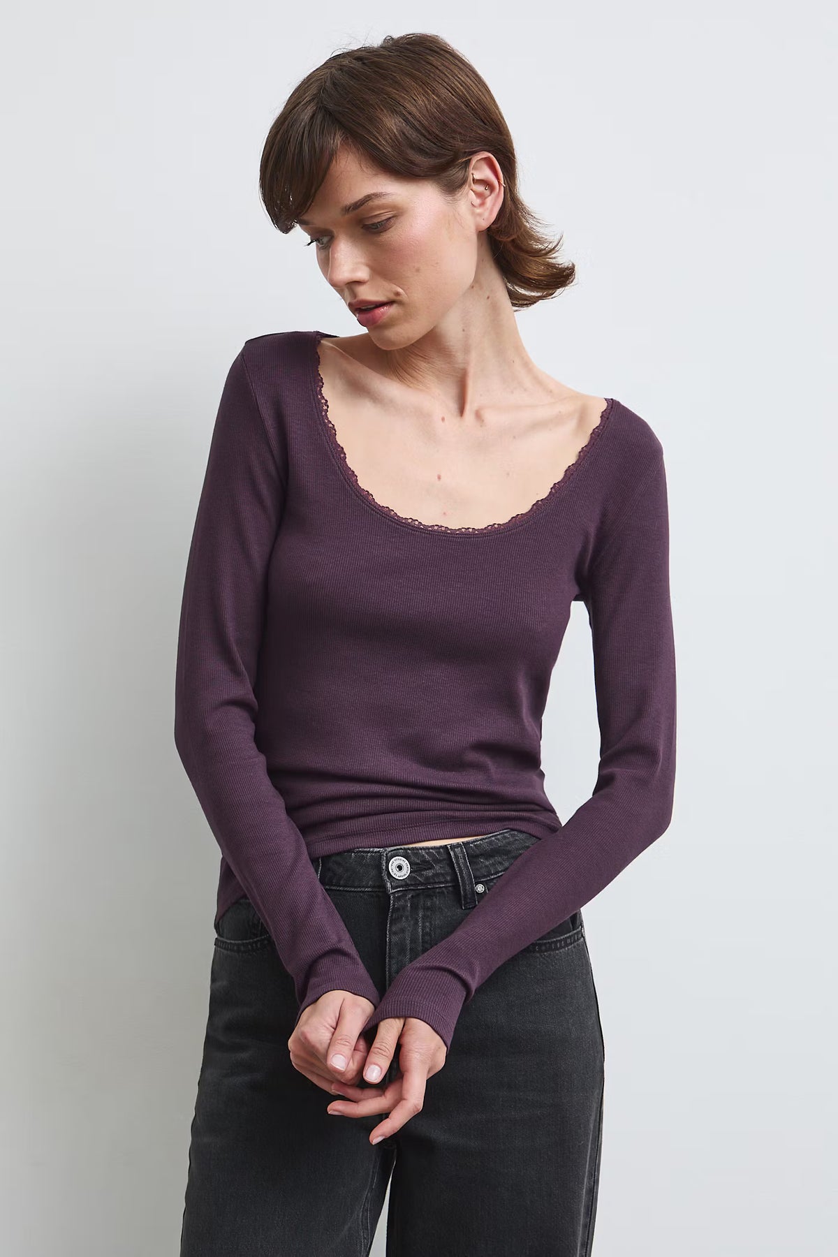 Dames T-shirt met lange mouwen en kanten halslijn – paars