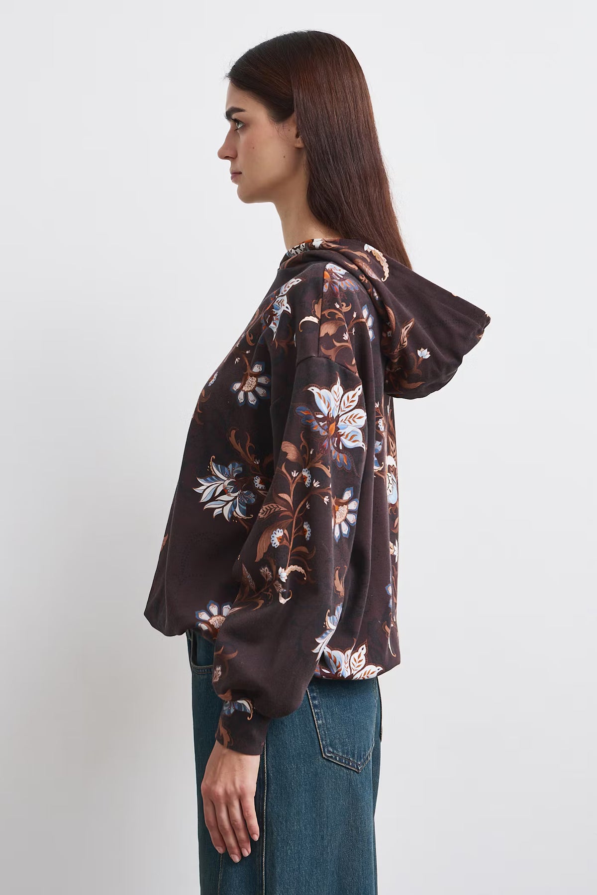 Dames hoodie met sierlijke bloemenprint – Donkerbruin