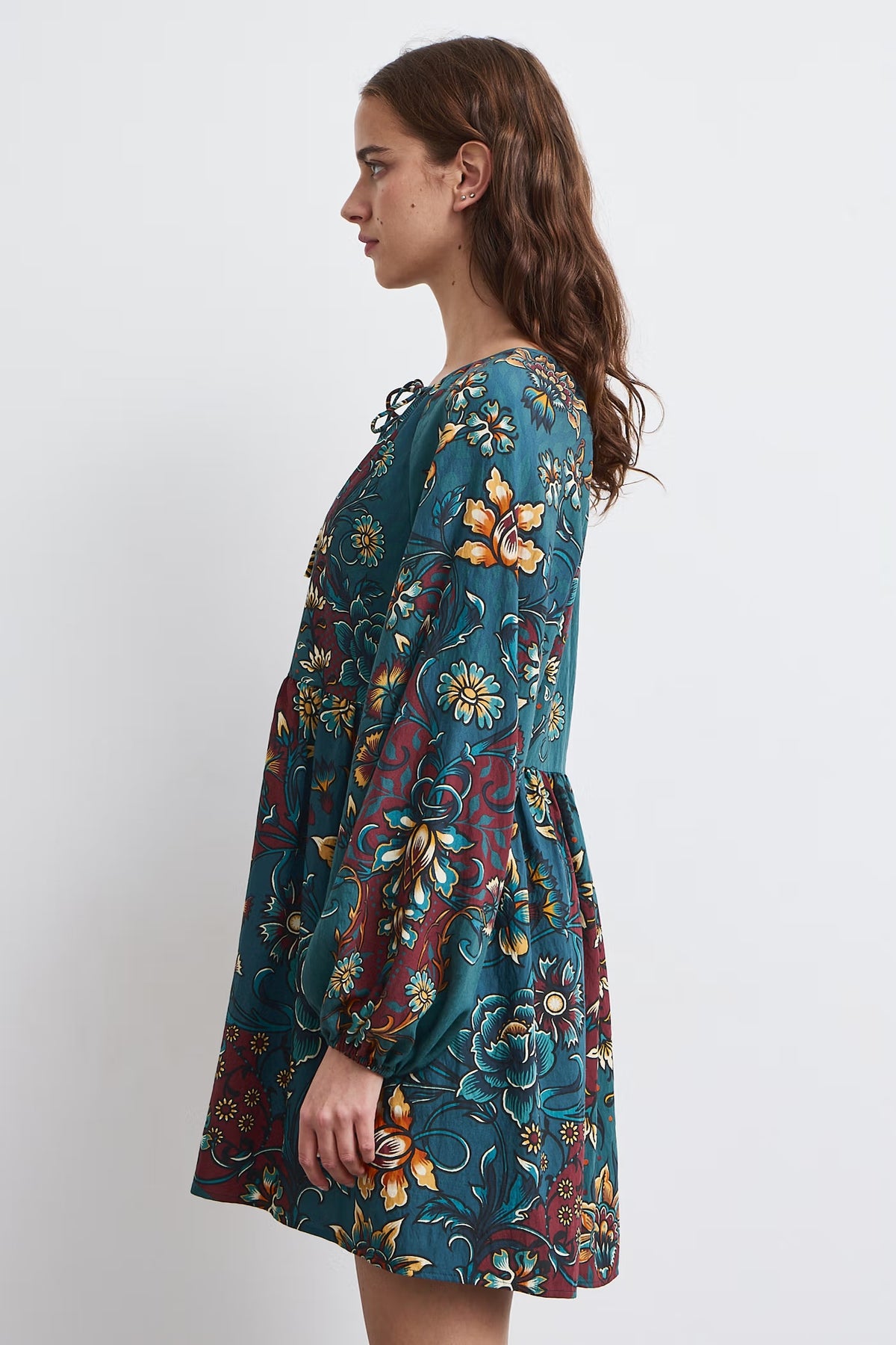 Korte damesjurk met bloemenprint