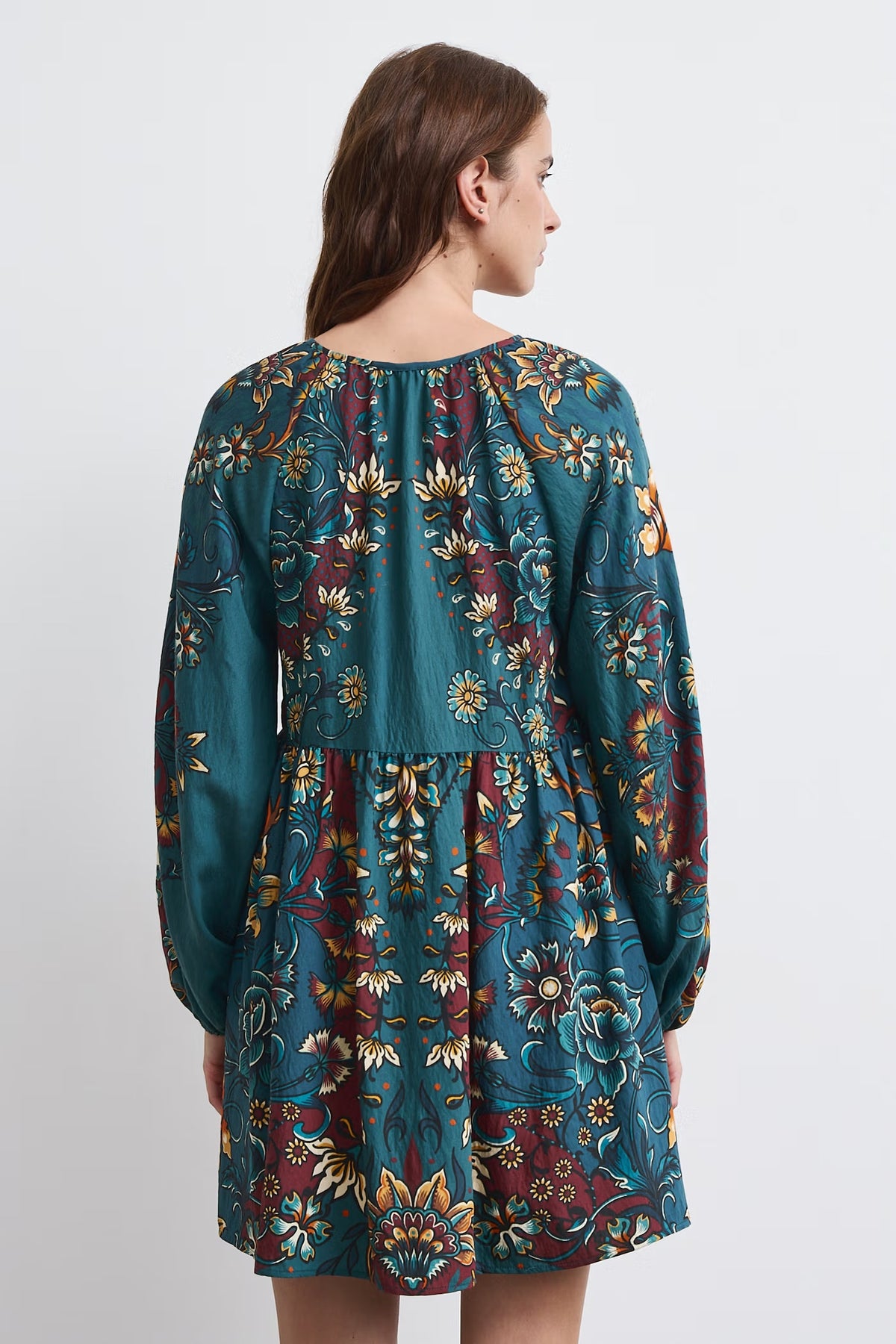Korte damesjurk met bloemenprint