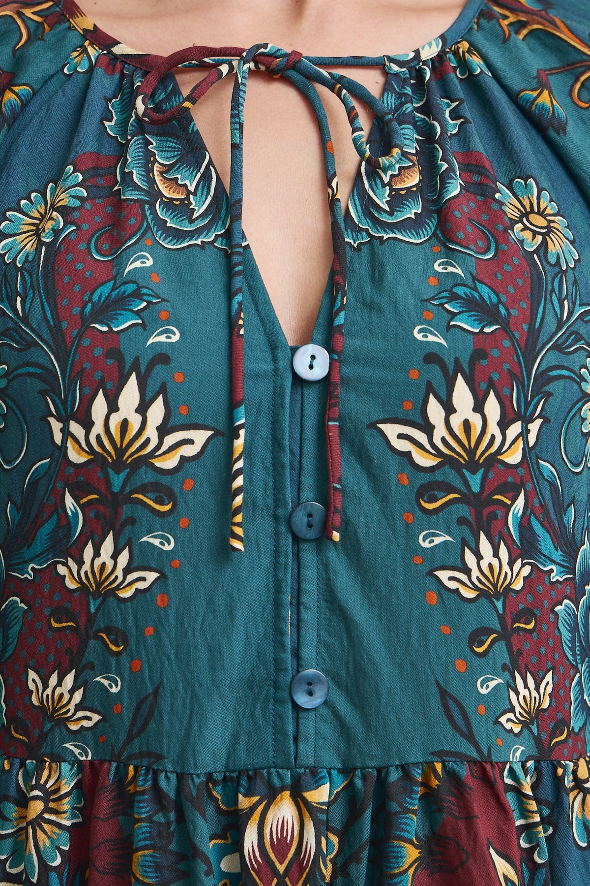Korte damesjurk met bloemenprint
